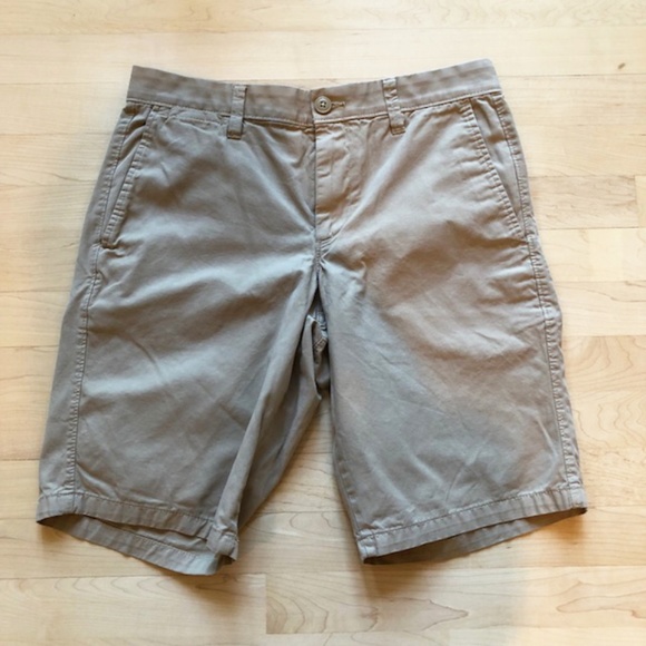 Men's GAP Classic Khaki Flat Front Shorts - Picture 1 of 4